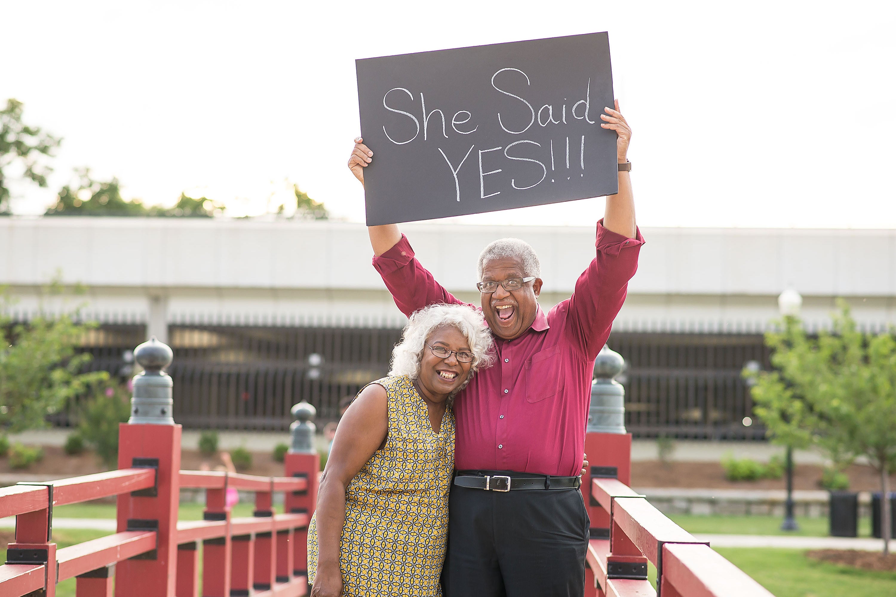Cute Elderly Couple Who Nearly Broke The Internet With Viral Engagement Photos Ties The Knot

